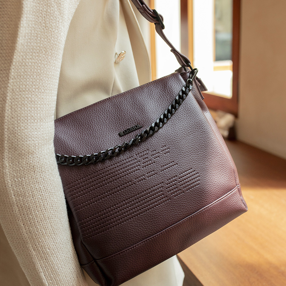 torba-na-rame-zenska-28x25x7-cm-olivia-bordo
