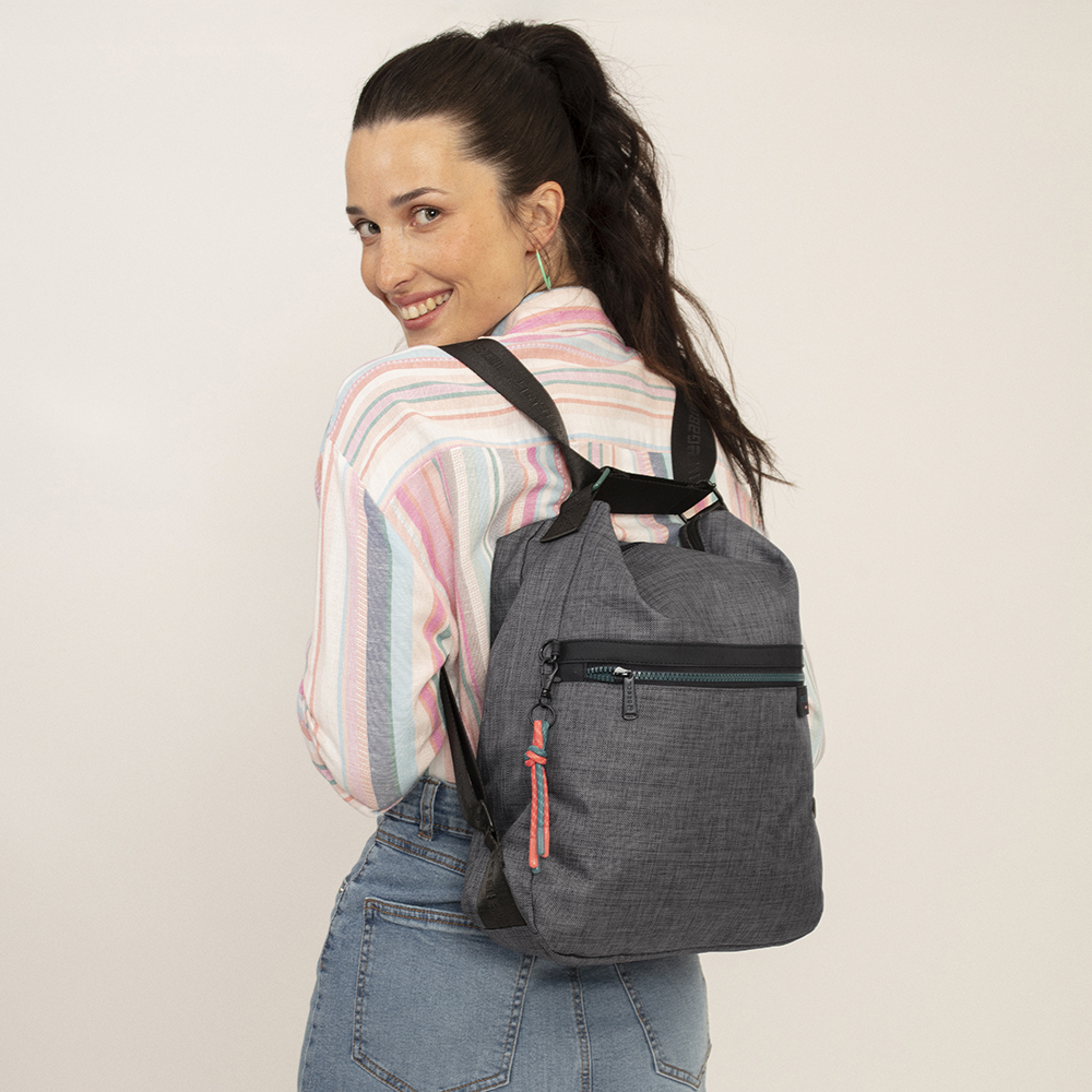 torba-na-rame-ranac-zenski-32x37x9-cm-shani-siva