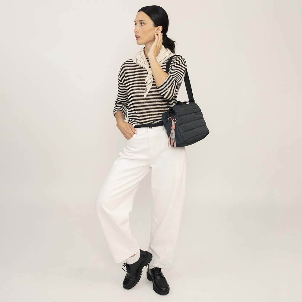 torba-na-rame-zenska-30x22x13-cm-hanae-crna