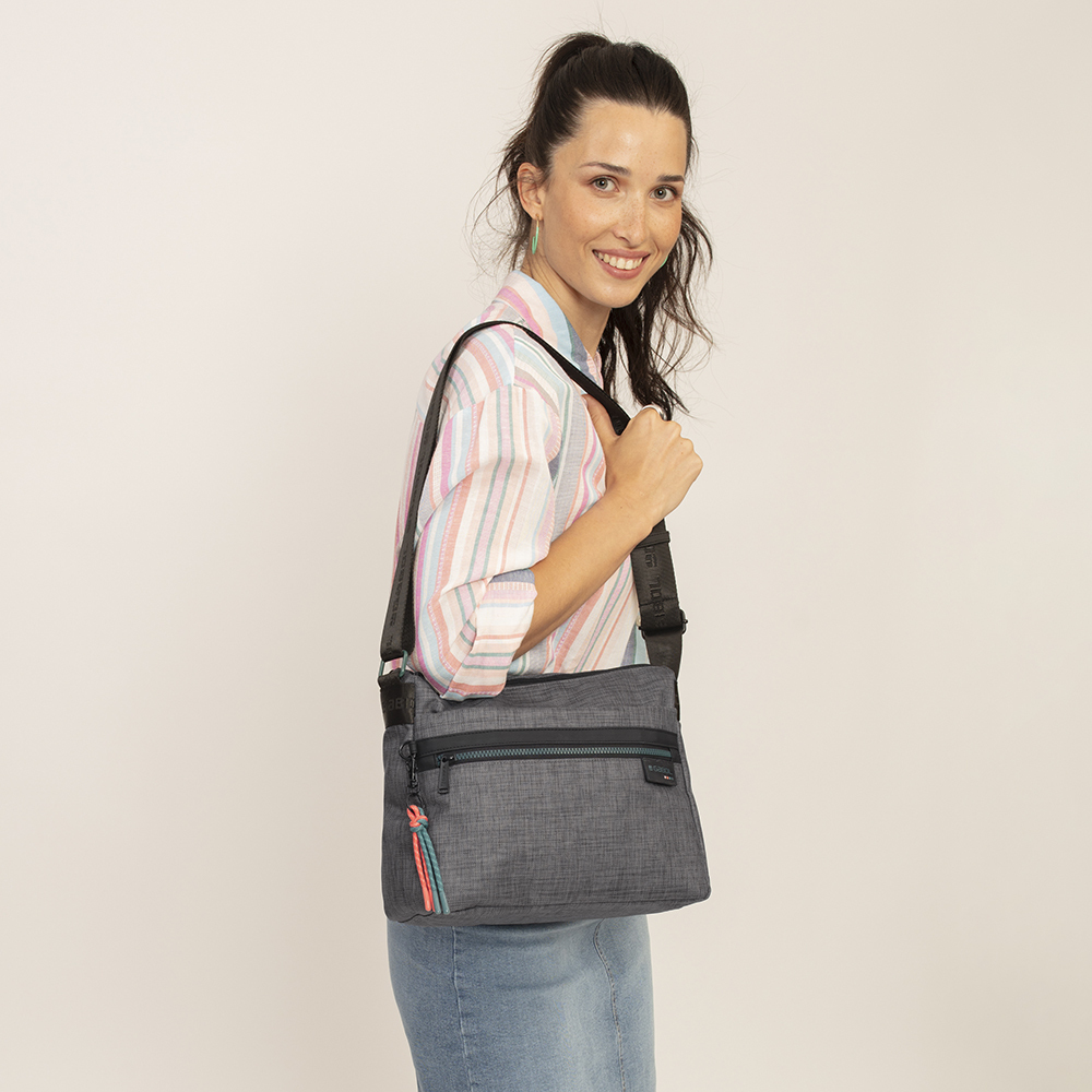 torba-na-rame-zenska-30x24x11-cm-shani-siva
