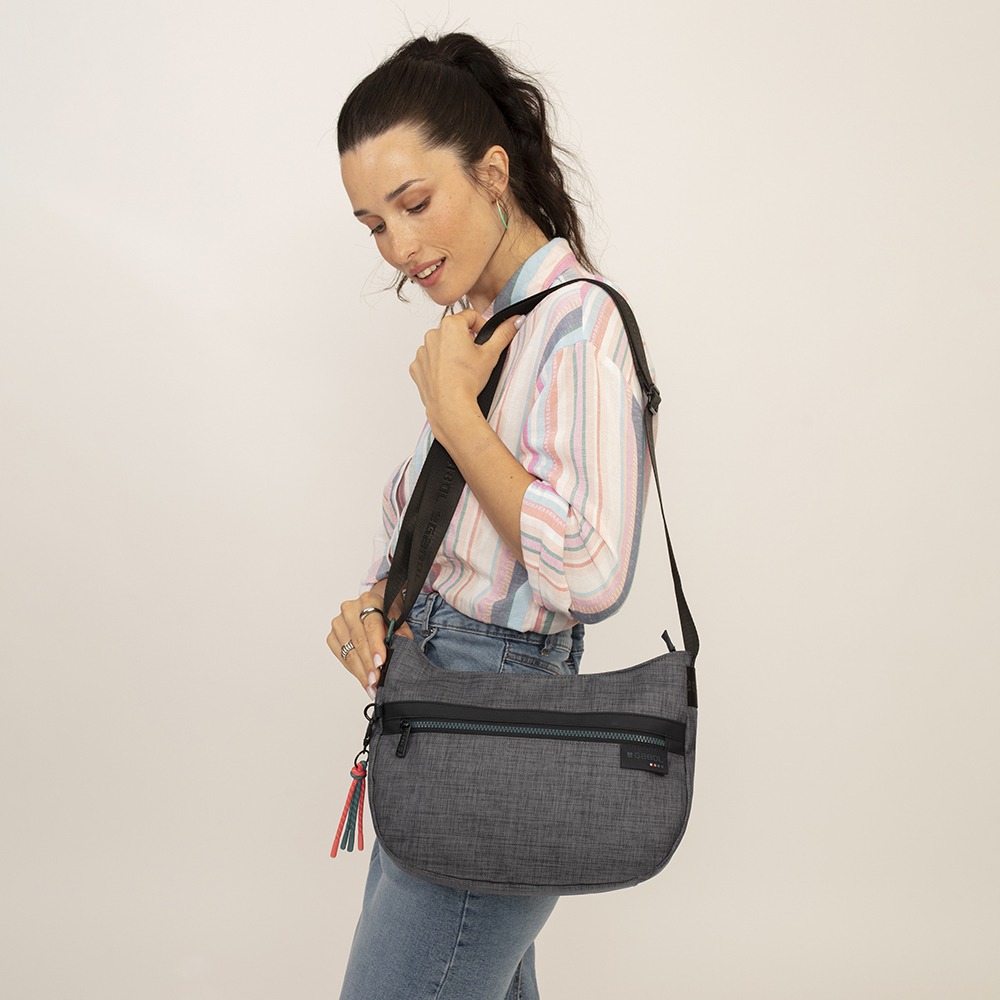 torba-na-rame-zenska-32x25x10-cm-shani-siva