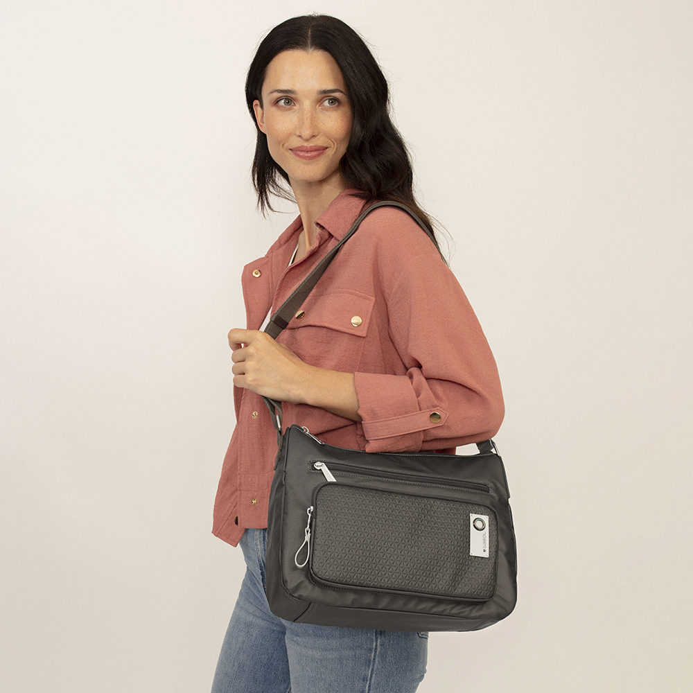 torba-na-rame-zenska-33x24x9-cm-judith-siva