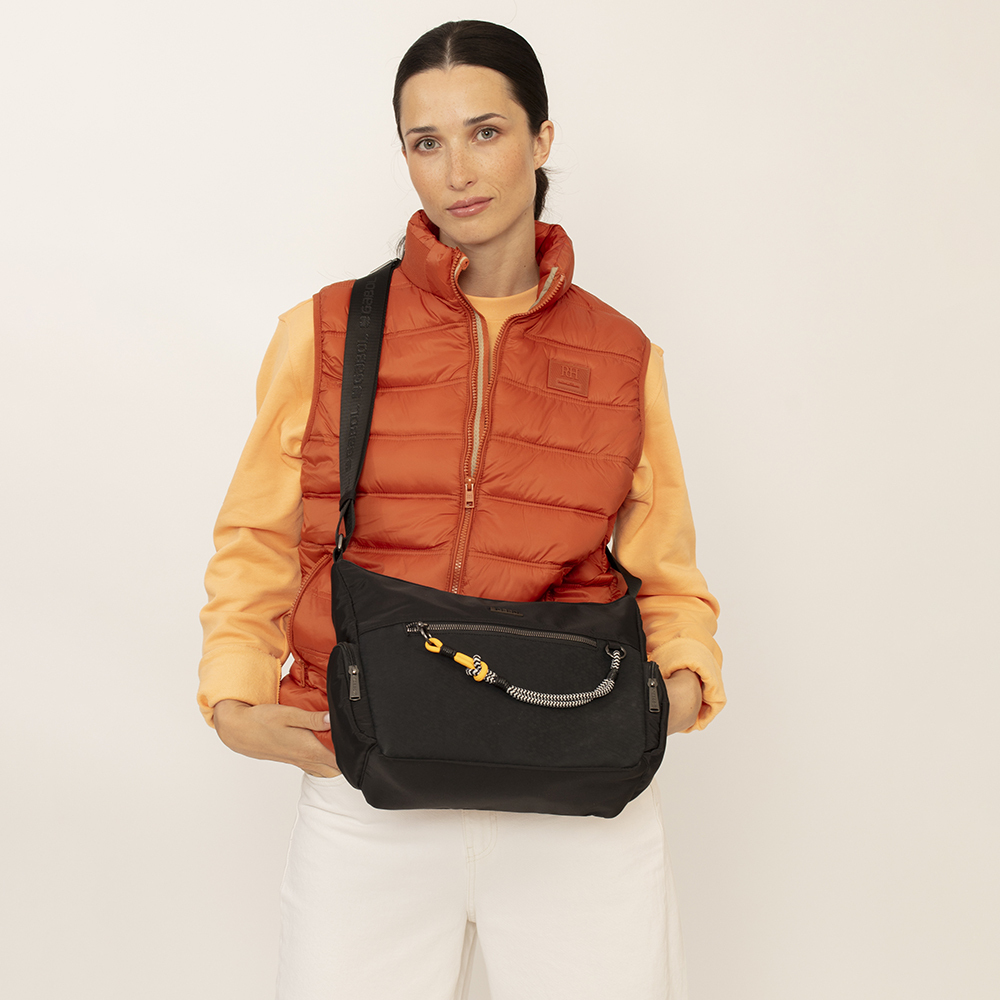 torba-na-rame-zenska-34x25x10-cm-aisha-crna
