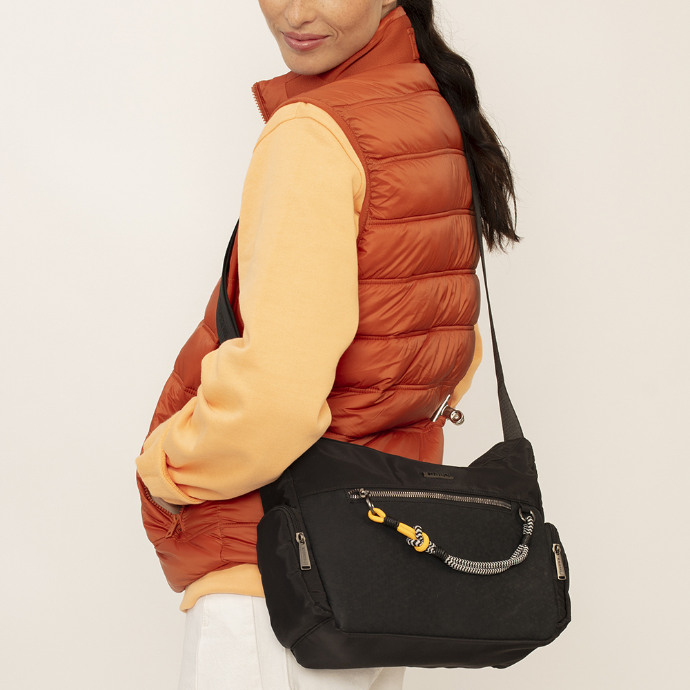 torba-na-rame-zenska-34x25x10-cm-aisha-crna